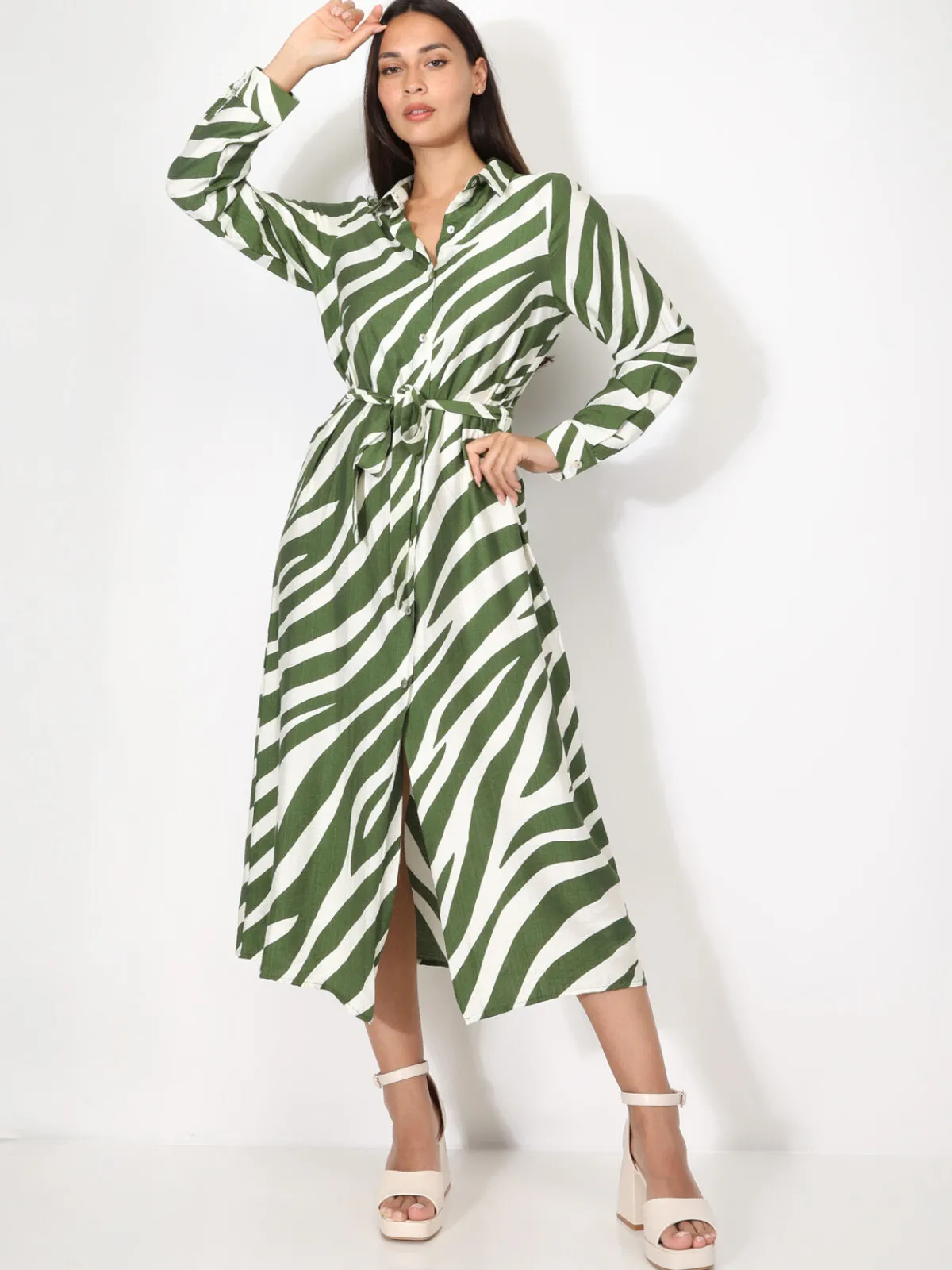 Online La Modeuse Robe chemise texturée à motif zébré Vert