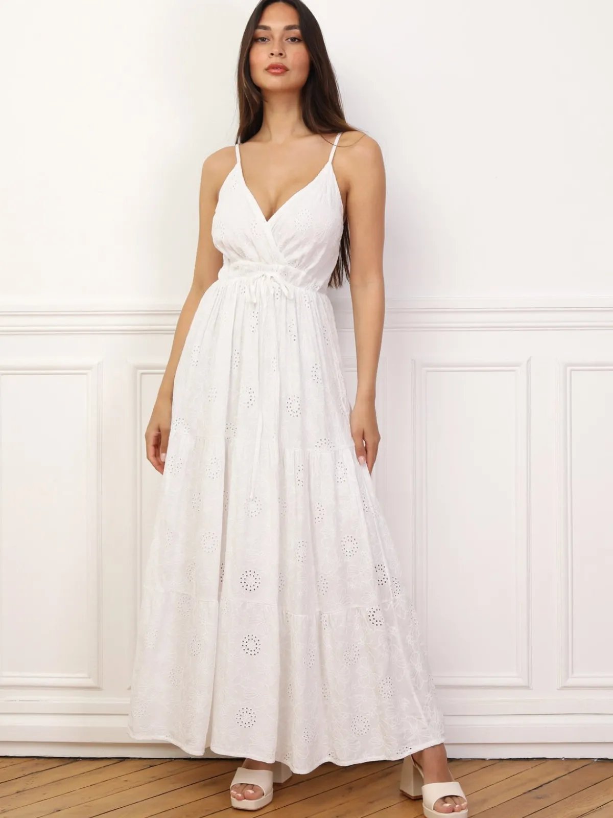 Discount La Modeuse Robe en broderie anglaise et fleurs Blanc