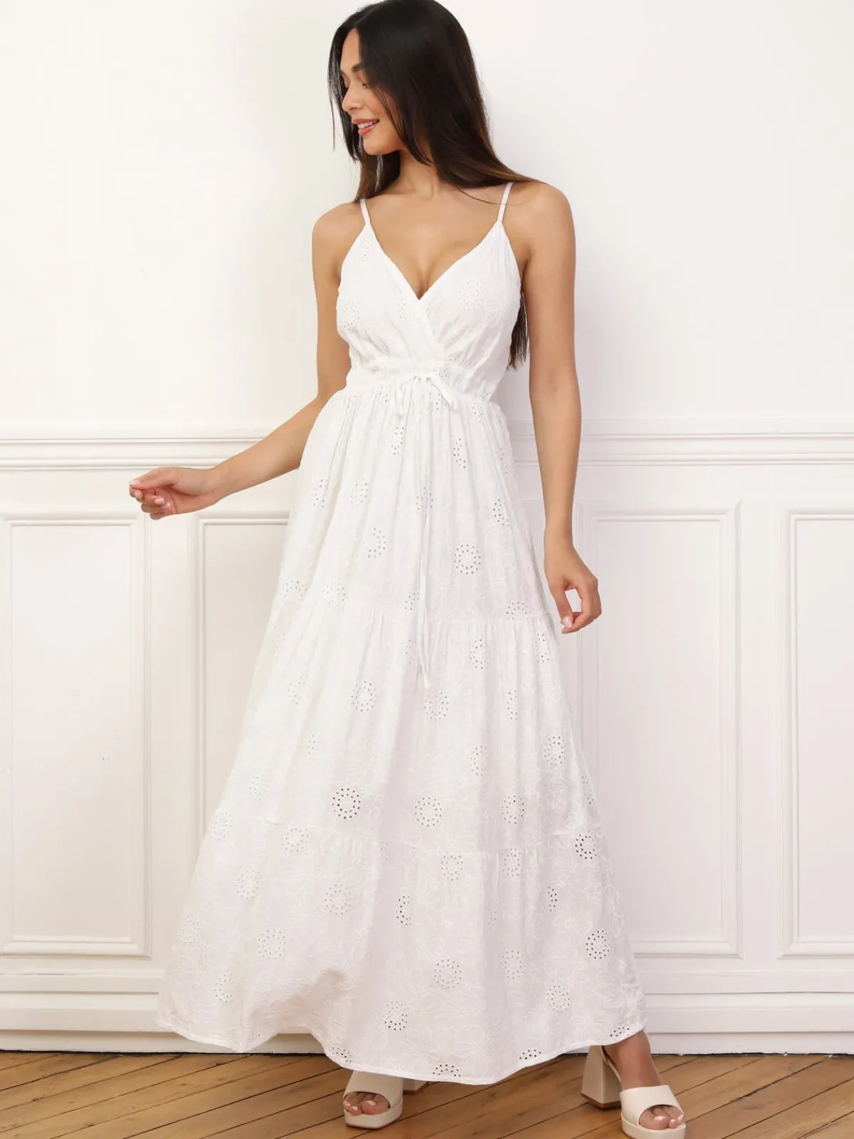 Discount La Modeuse Robe en broderie anglaise et fleurs Blanc