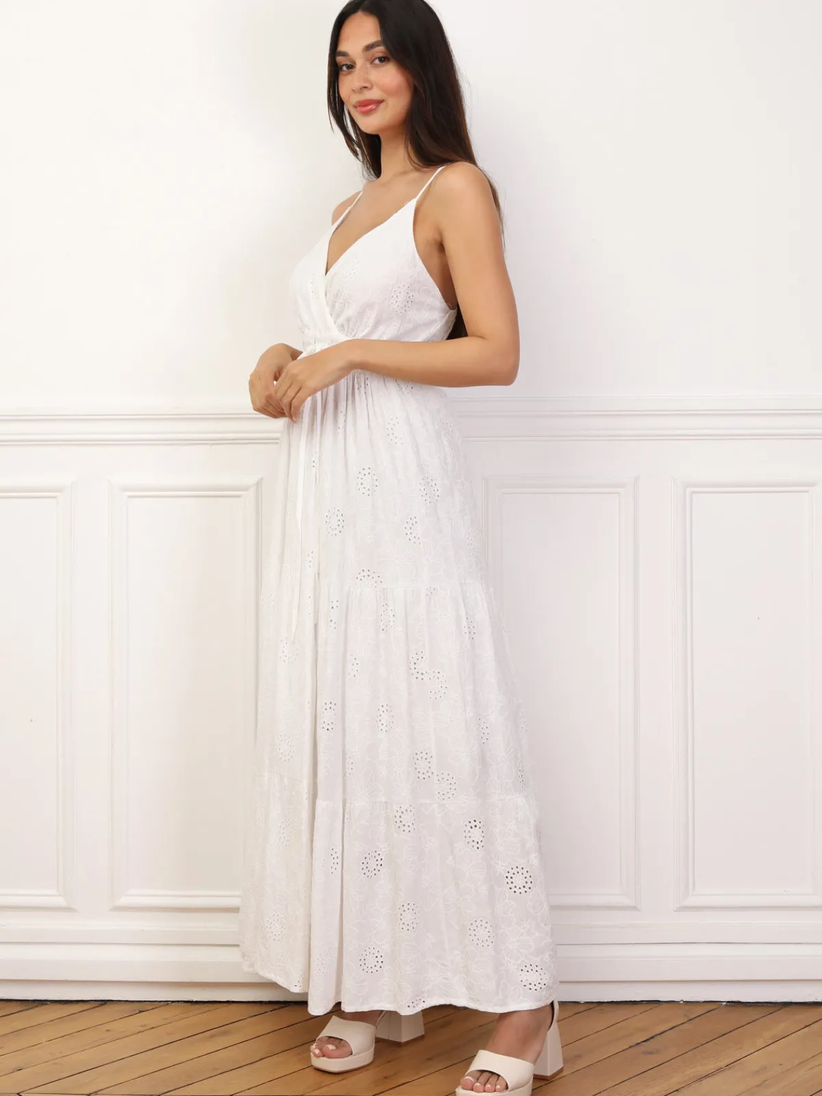 Discount La Modeuse Robe en broderie anglaise et fleurs Blanc