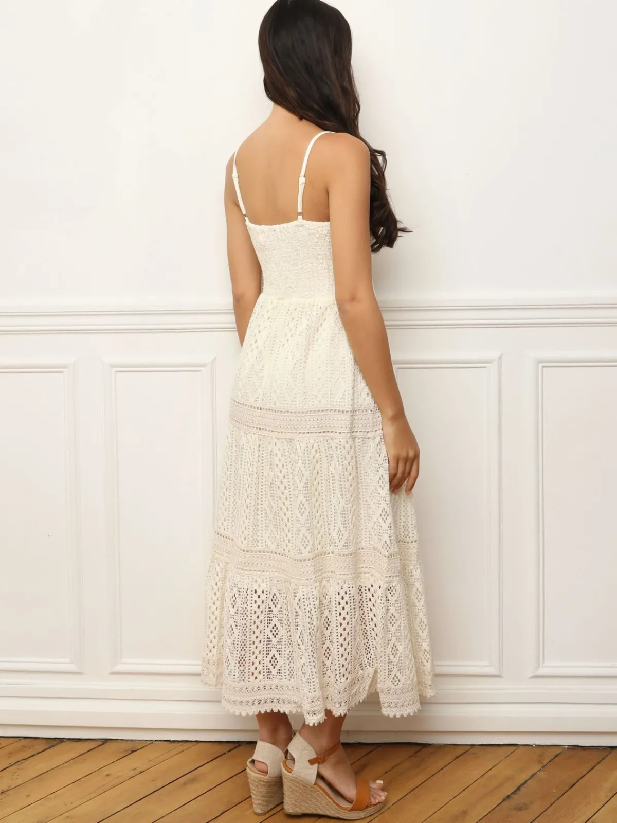 New La Modeuse Robe en crochet à pendentifs coquillages Beige