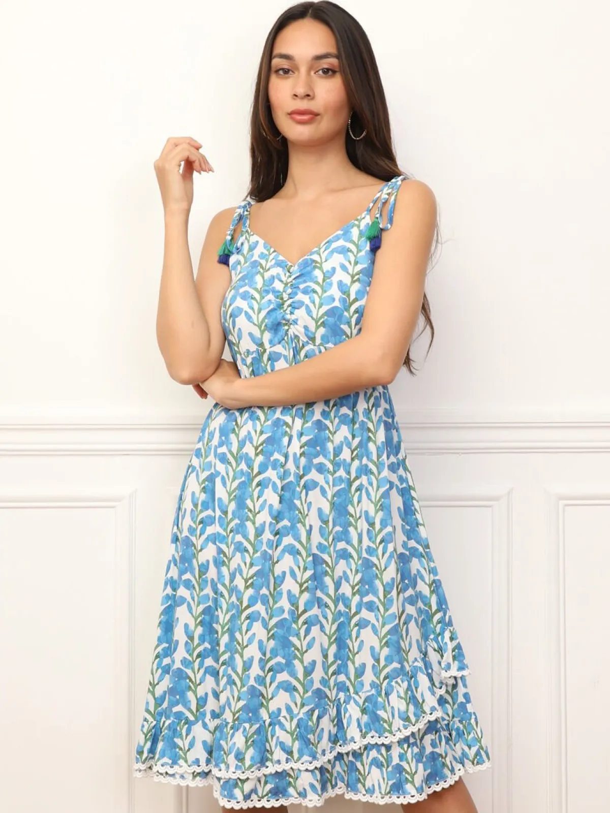 Hot La Modeuse Robe fleurie à volants et bretelles à nouer Blanc
