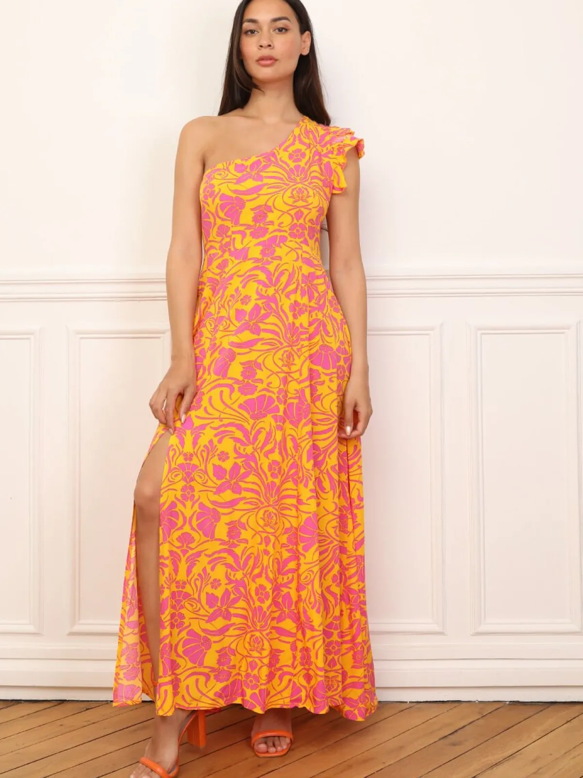 Sale La Modeuse Robe fleurie asymétrique à volants Orange
