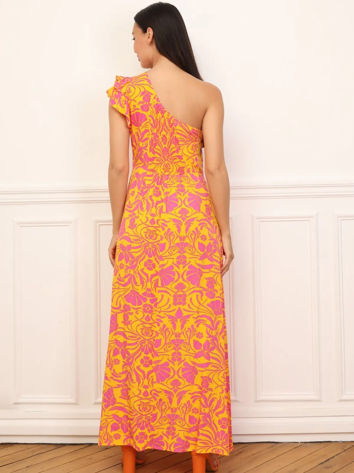 Sale La Modeuse Robe fleurie asymétrique à volants Orange