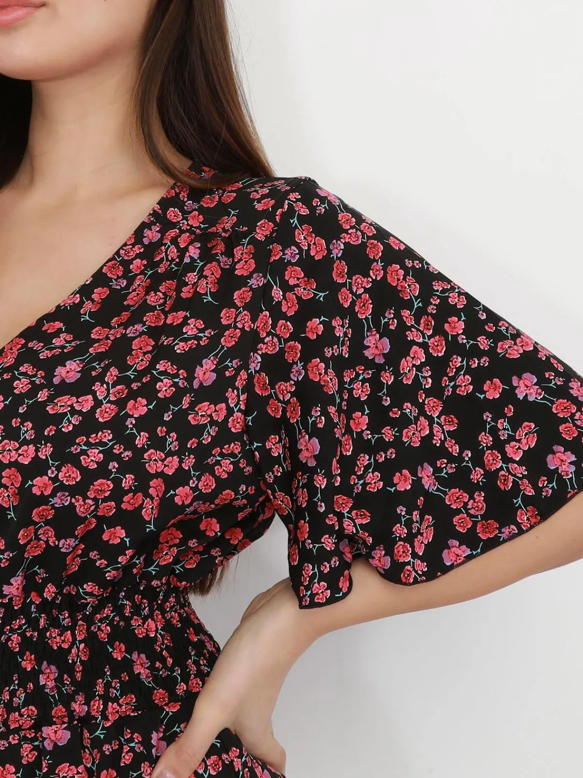 Best La Modeuse Robe longue fendue fleurie et smockée Noiretrose