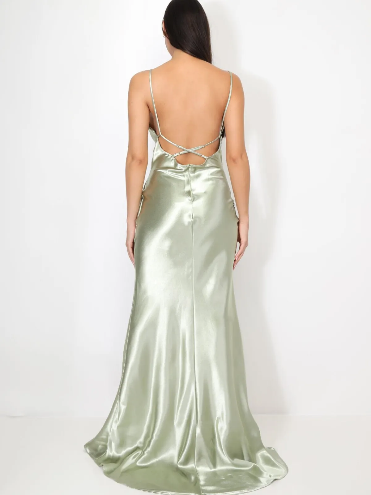 Outlet La Modeuse Robe longue satinée à col bénitier Vertclair