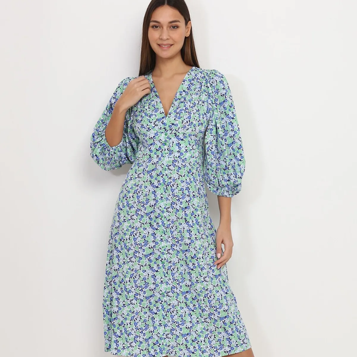 Online La Modeuse Robe mi-longue fleurie à manches bouffantes Vert