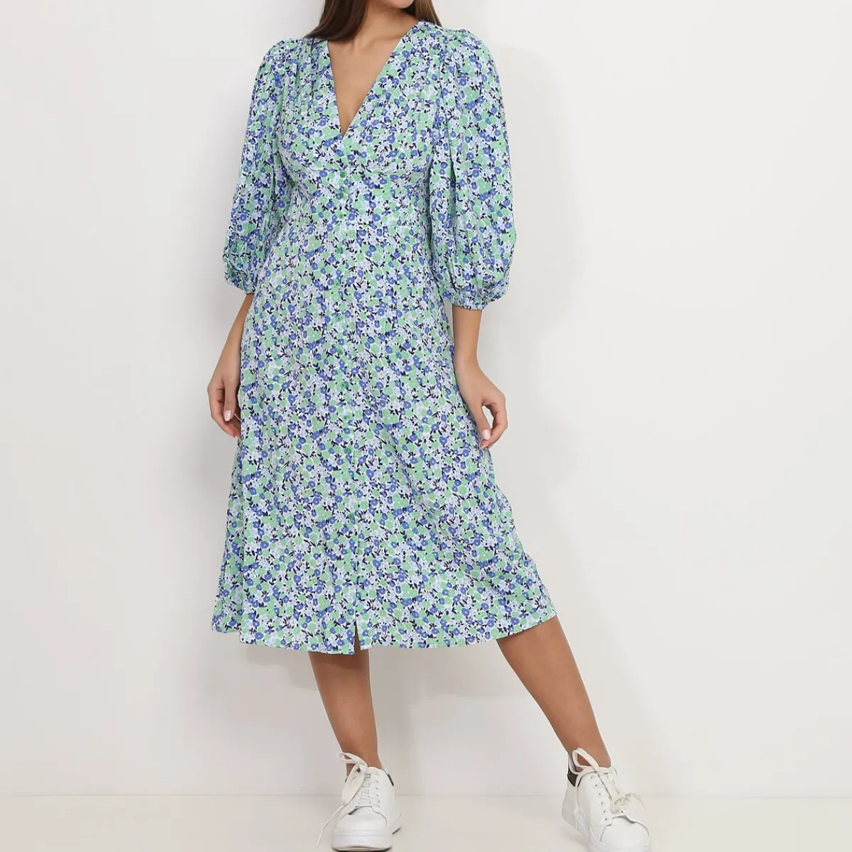 Online La Modeuse Robe mi-longue fleurie à manches bouffantes Vert