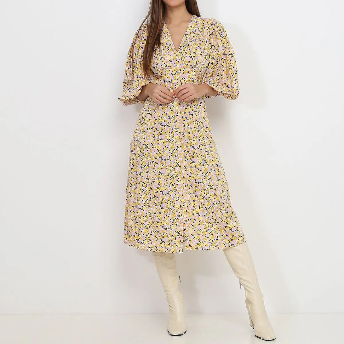 Sale La Modeuse Robe mi-longue fleurie à manches bouffantes Violet
