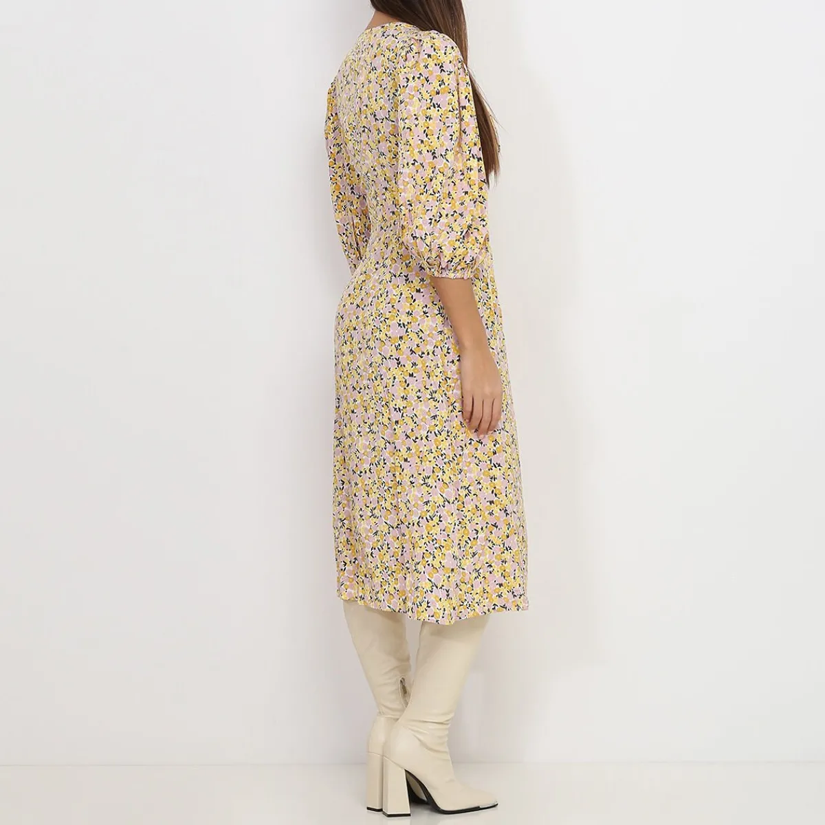 Sale La Modeuse Robe mi-longue fleurie à manches bouffantes Violet