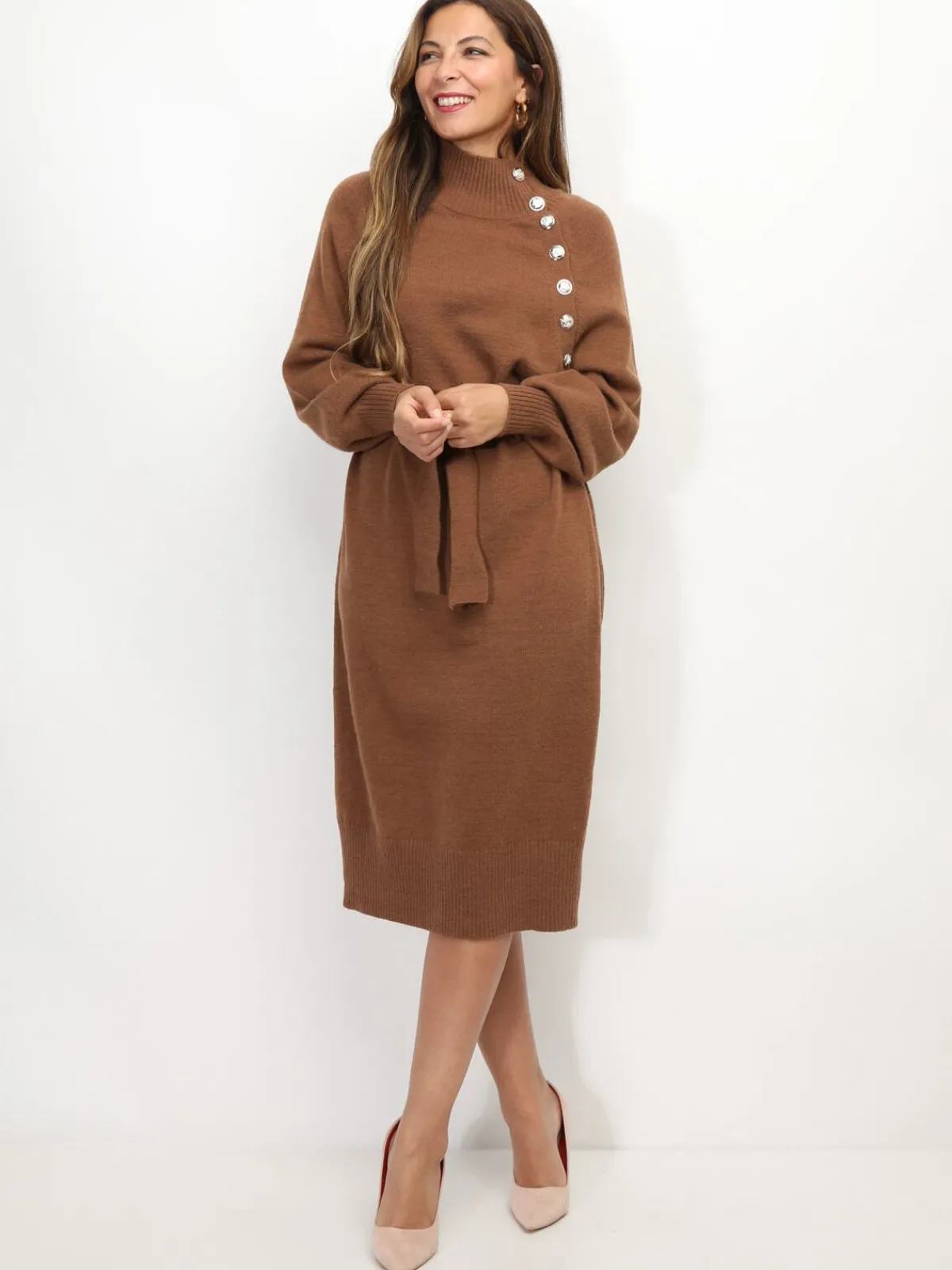Best La Modeuse Robe pull à ceinture et boutons Marron