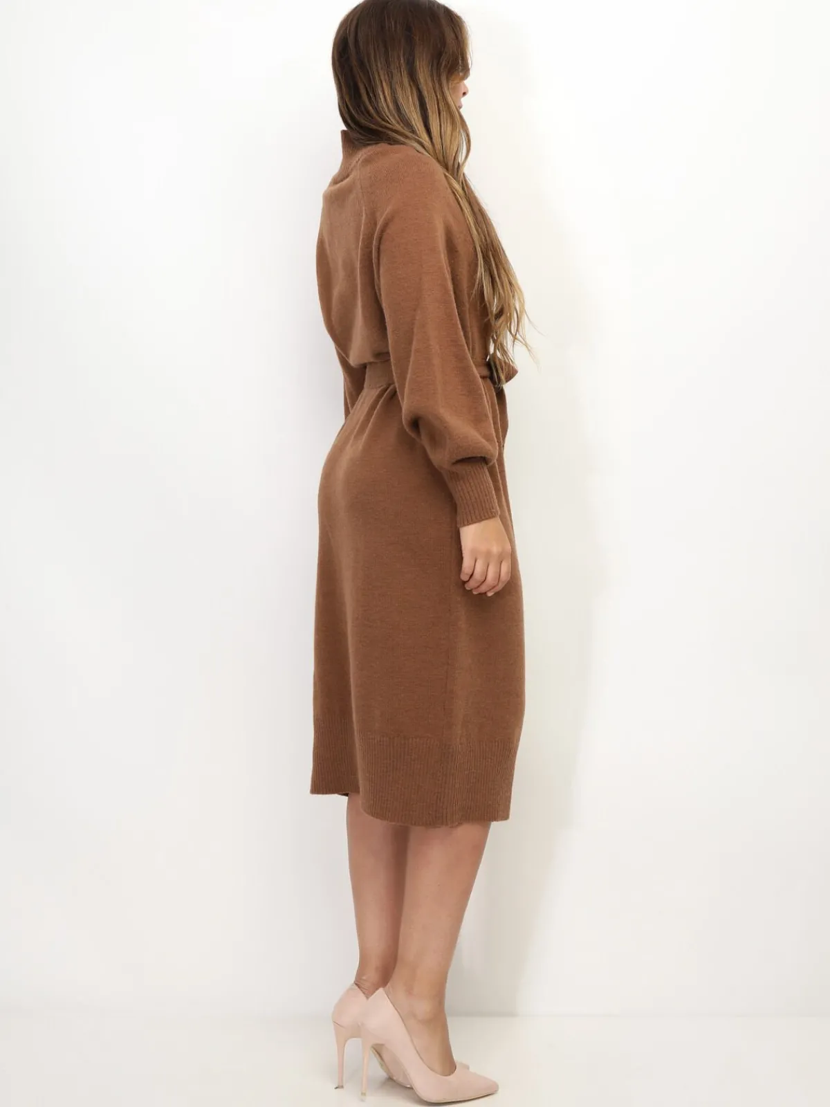 Best La Modeuse Robe pull à ceinture et boutons Marron
