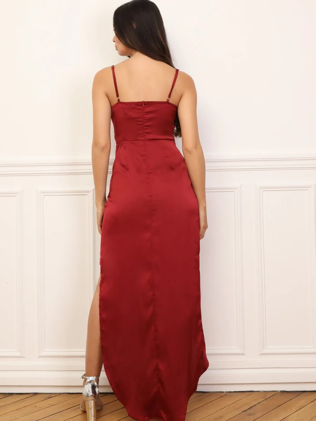 New La Modeuse Robe satinée asymétrique et fendue Rougefoncé
