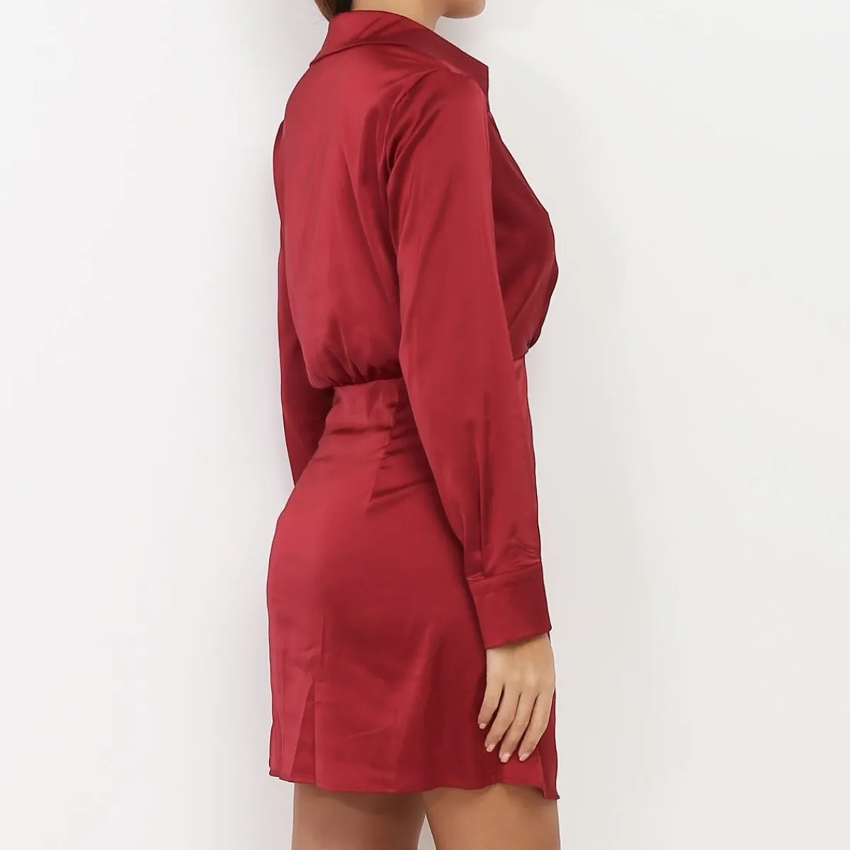 La Modeuse Robe satinée cache coeur à boutons Bordeaux