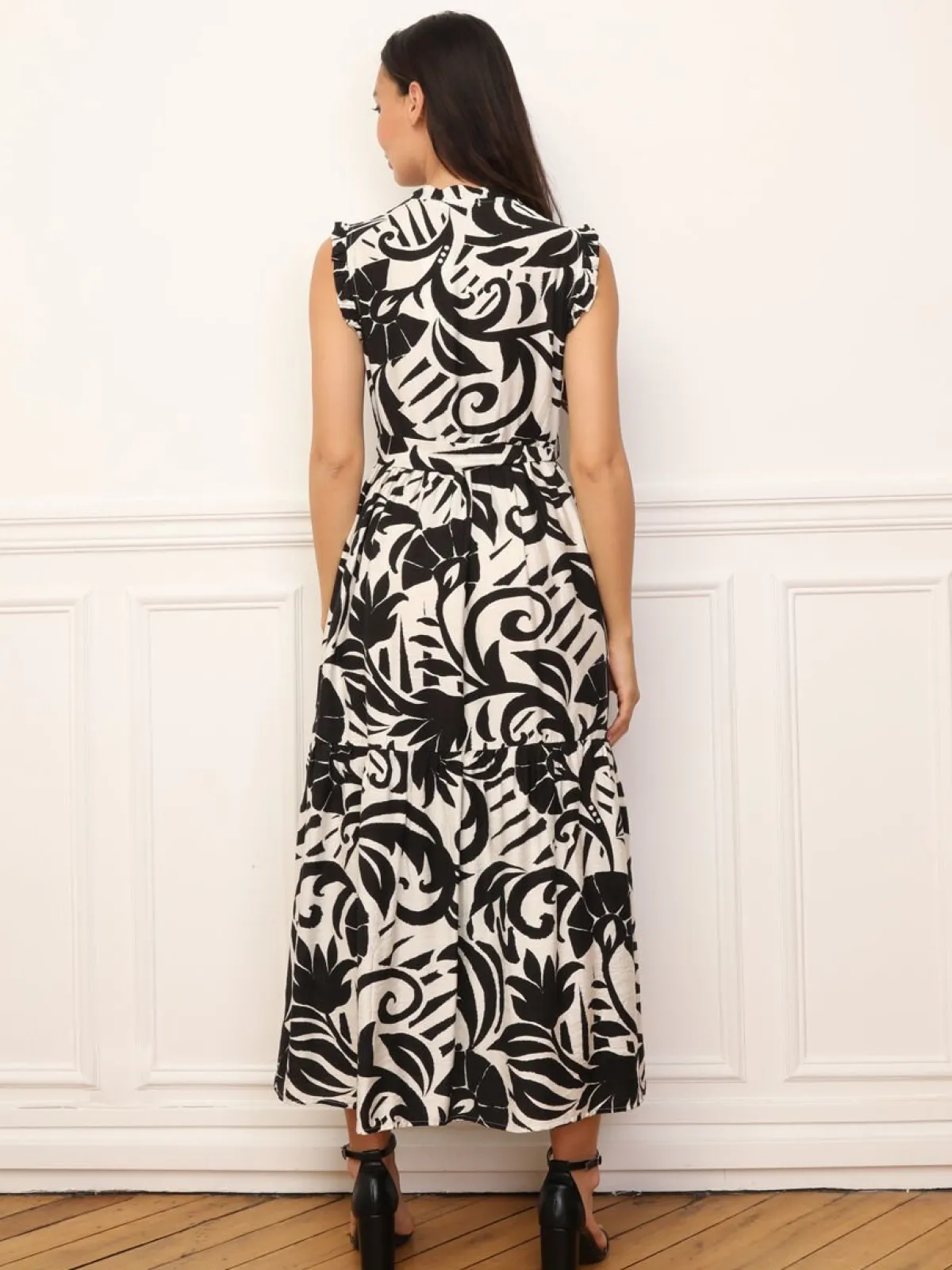 Outlet La Modeuse Robe évasée à volants et ceinture Noir