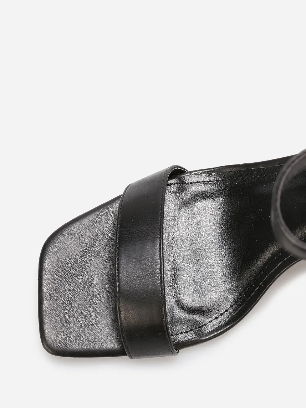 New La Modeuse Sandales à bout carré et talon évasé Noir