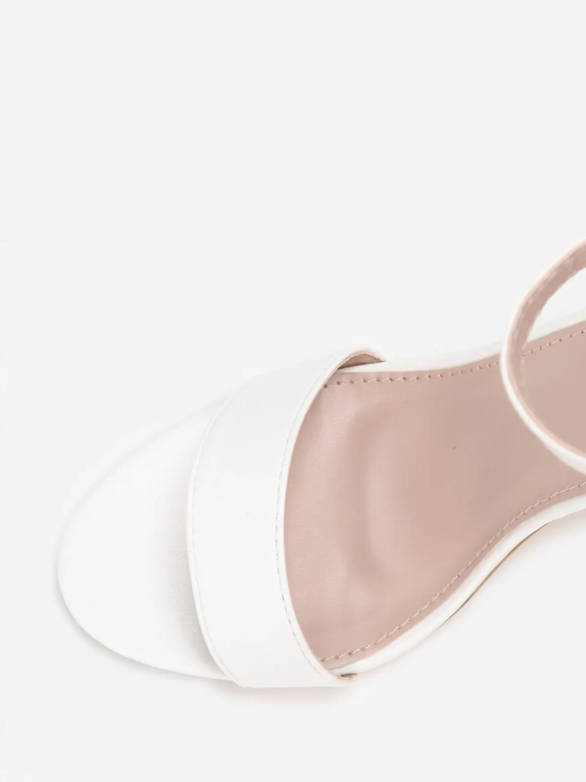Online La Modeuse Sandales en simili à bout arrondi Blanc