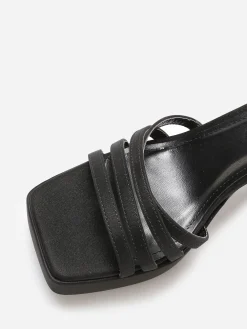 Sale La Modeuse Sandales mates à fines brides Noir