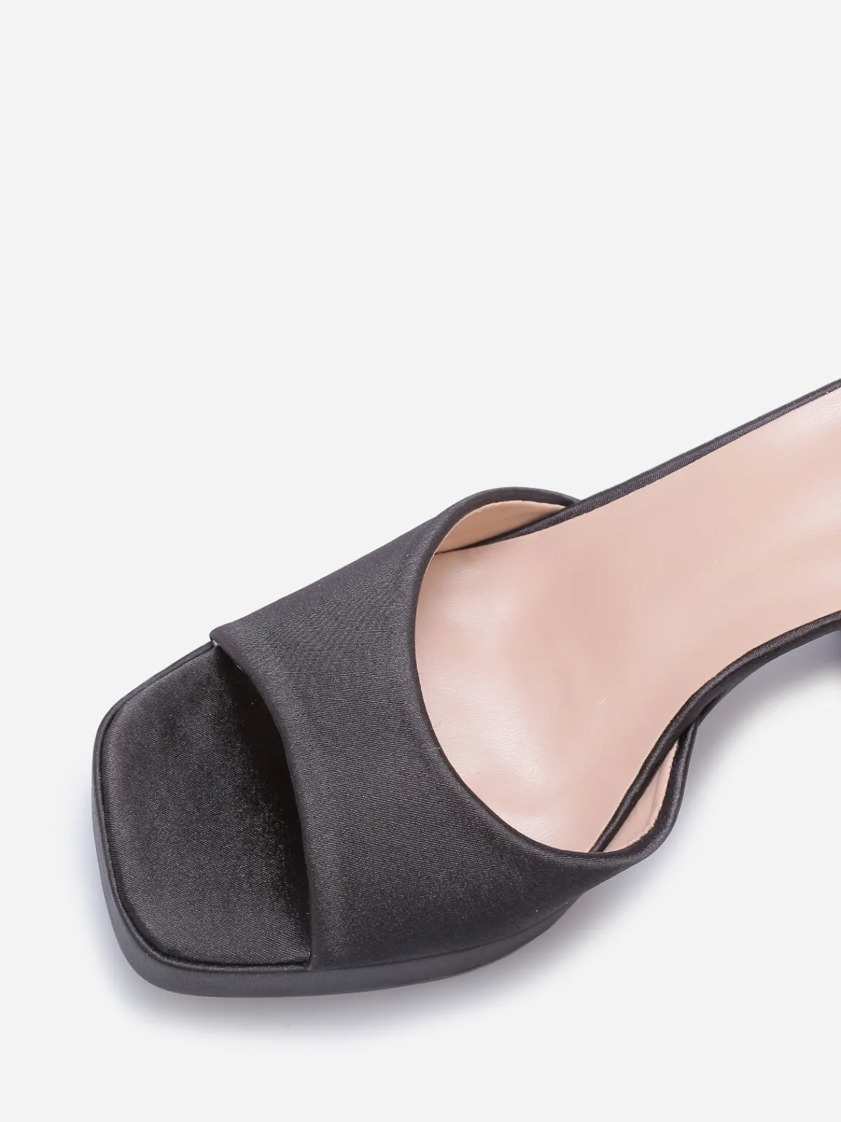 Hot La Modeuse Sandales satinées à bout carré Noir