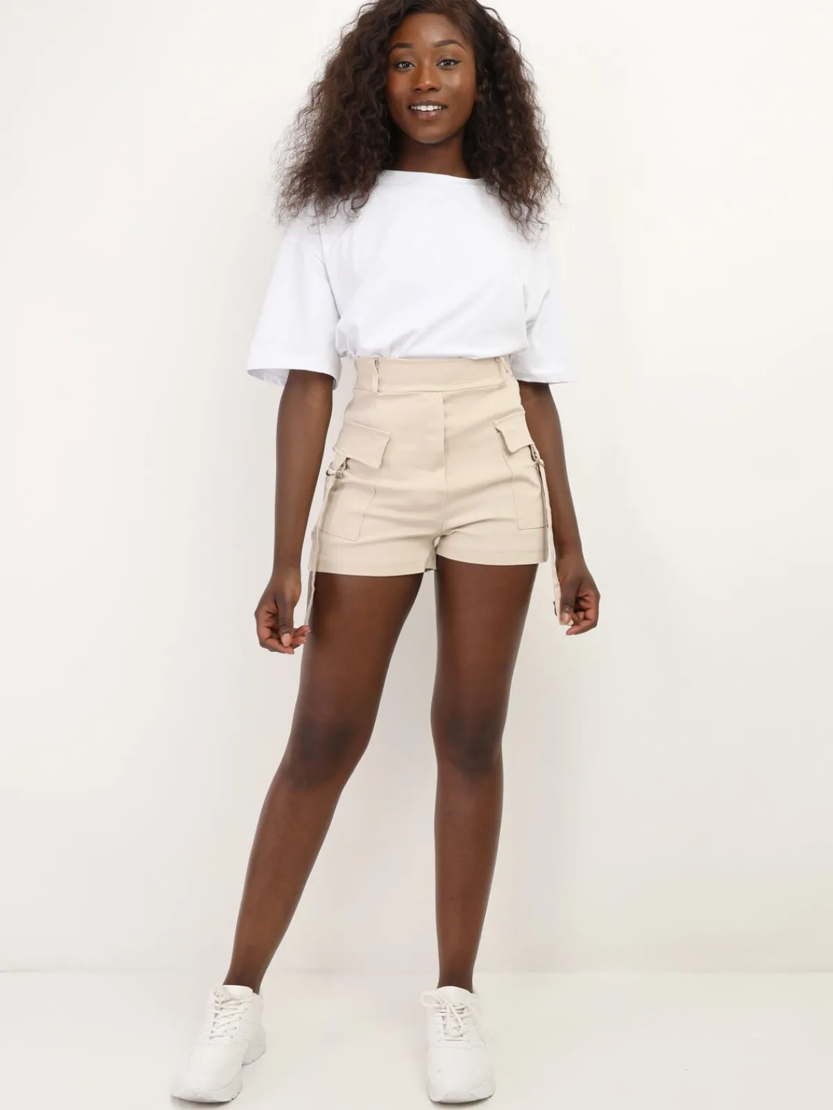 Outlet La Modeuse Short cargo avec sangles à anneaux Beige