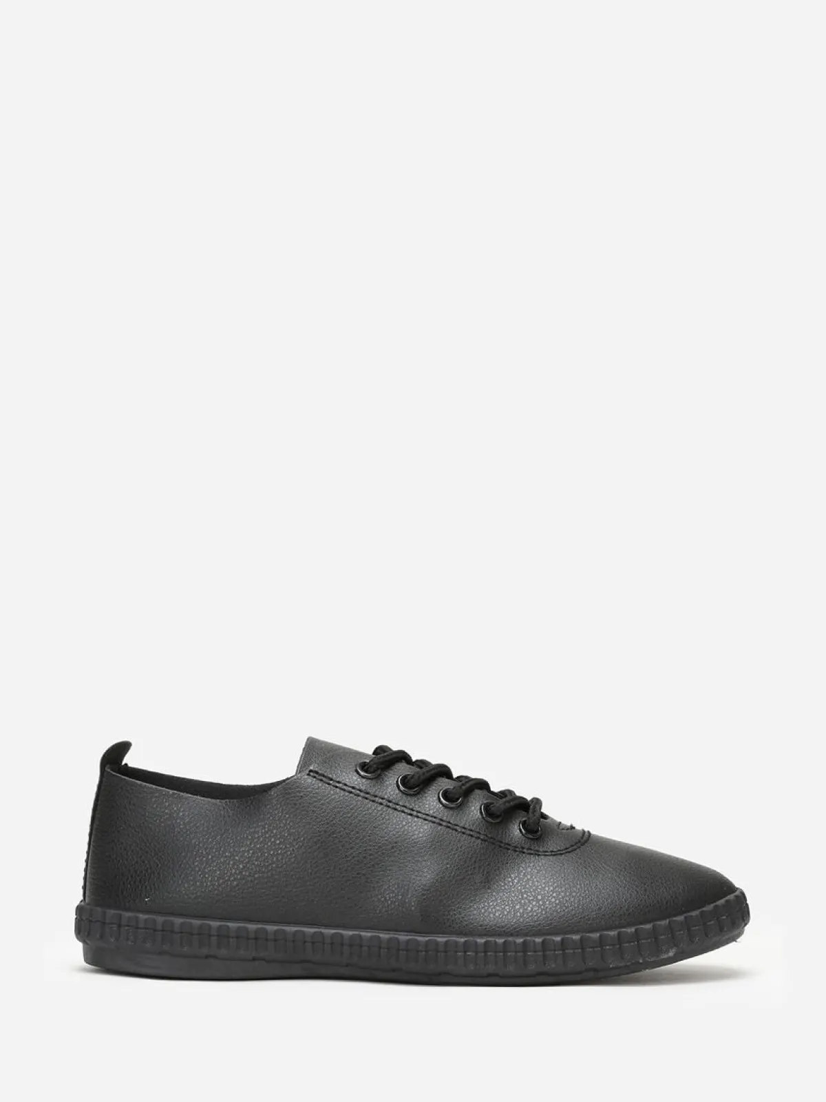 La Modeuse Tennis en simili avec semelle en relief Noir
