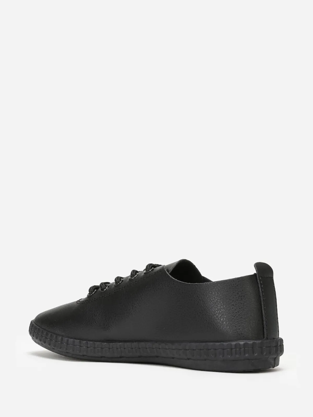 La Modeuse Tennis en simili avec semelle en relief Noir
