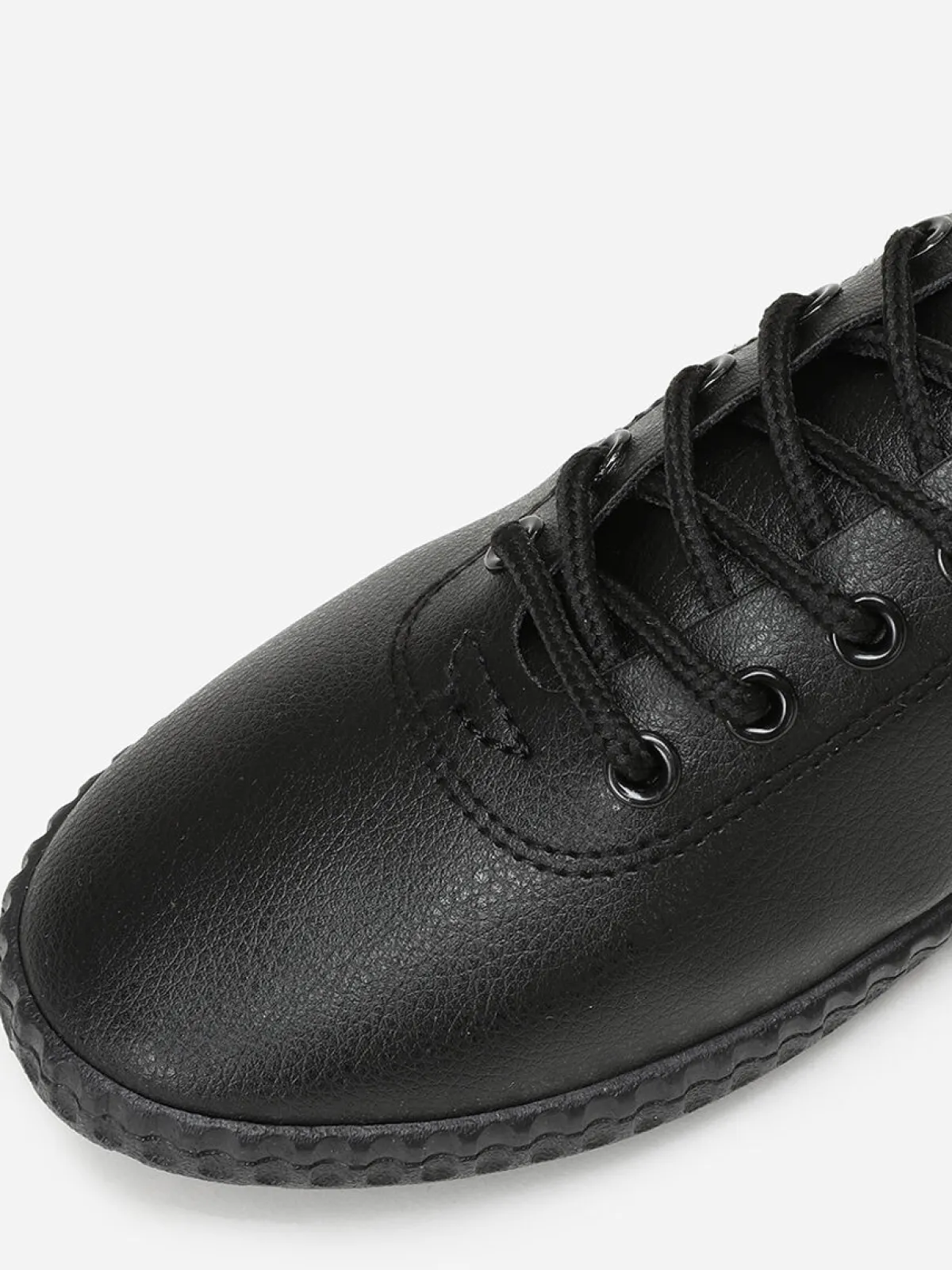 La Modeuse Tennis en simili avec semelle en relief Noir
