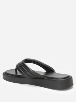 Online La Modeuse Tongs plateformes à bride matelassée Noir