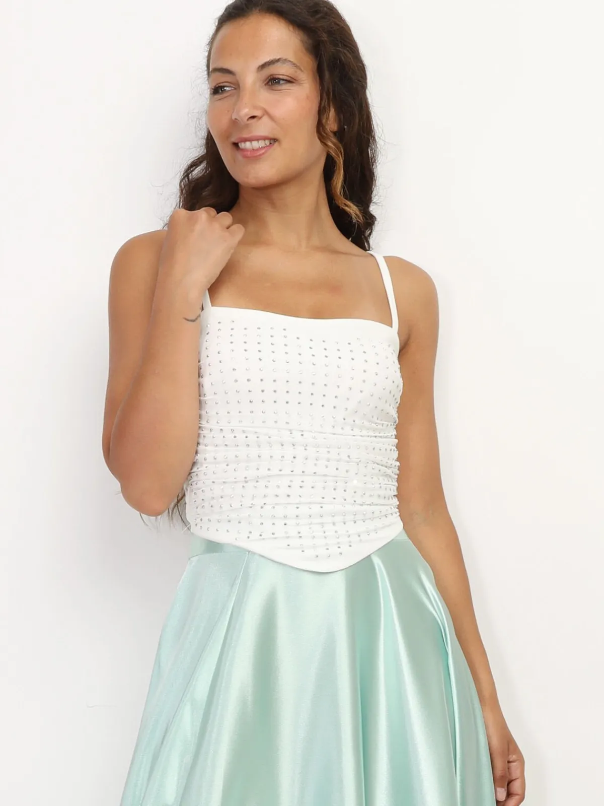 Discount La Modeuse Top court froncé à strass Blanc