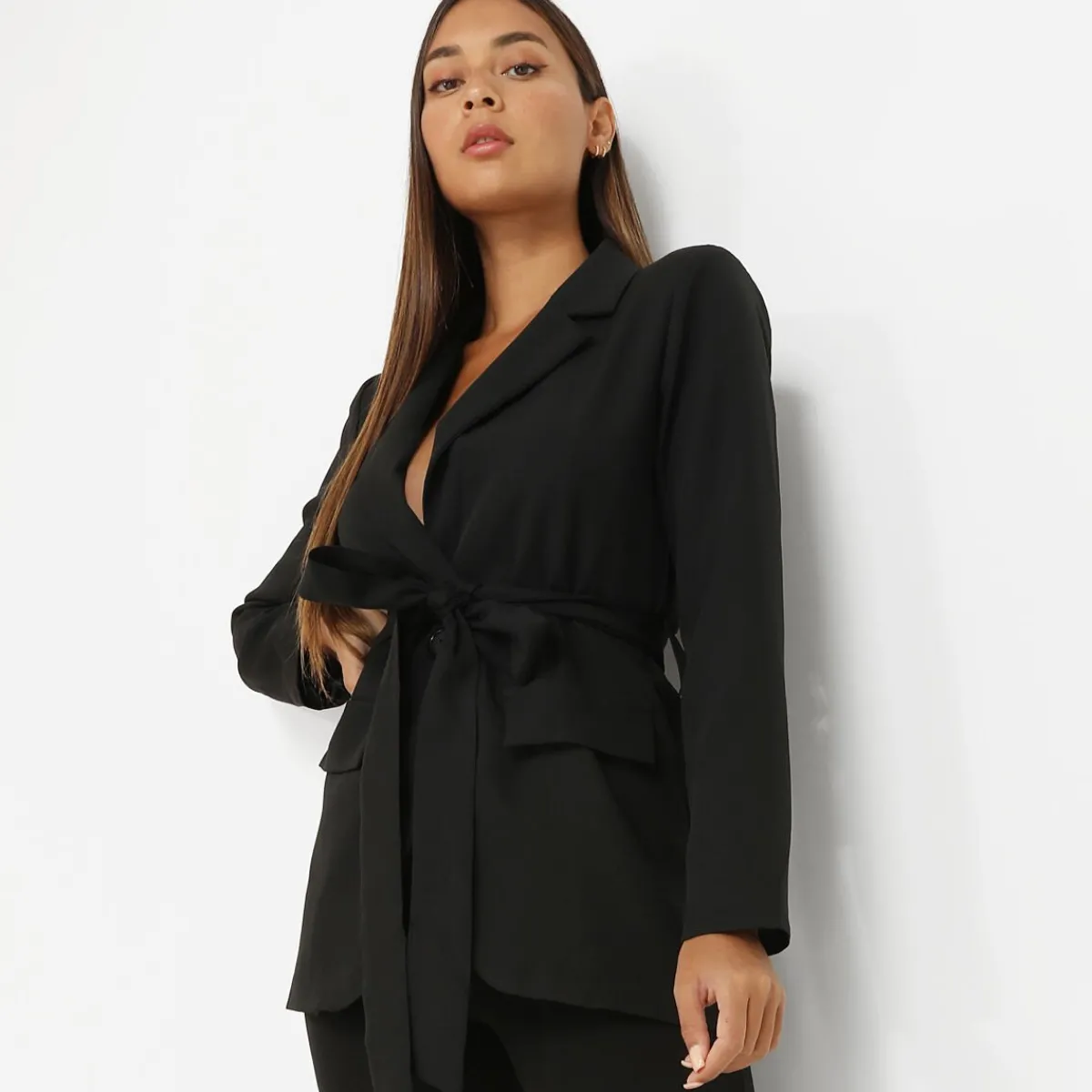 Discount La Modeuse Veste blazer à nouer Noir