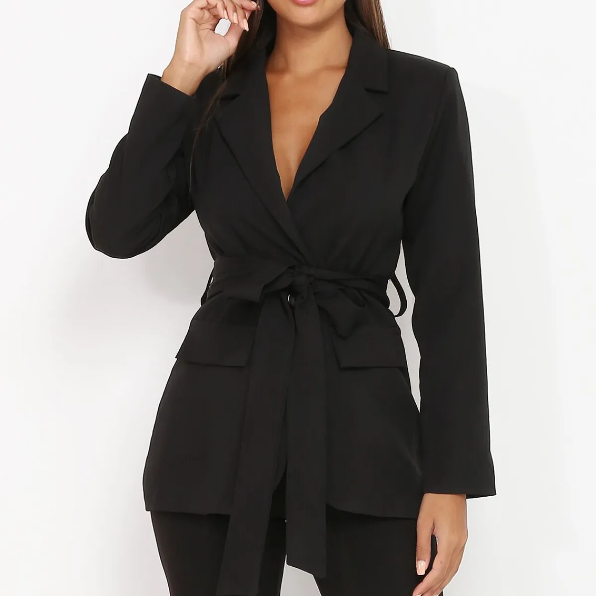 Discount La Modeuse Veste blazer à nouer Noir